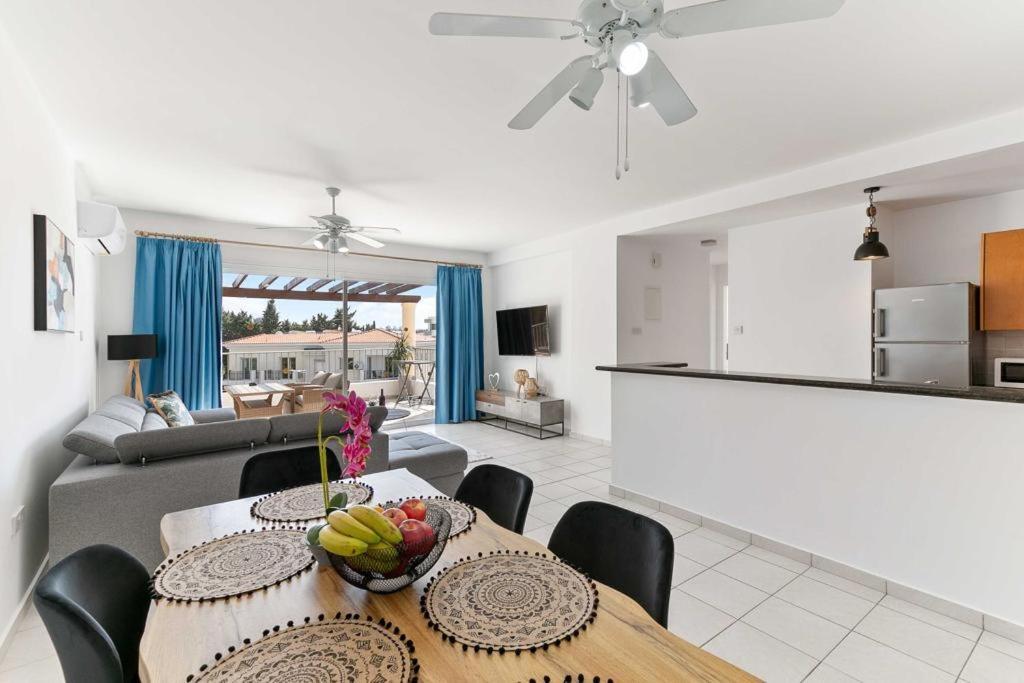 Penthouse Carina Paphos Exterior foto